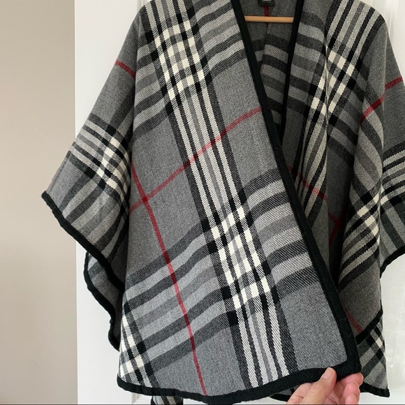 FRAAS Grey & Red Plaid Cape/Poncho/Car Blanket - Picture 5 of 11